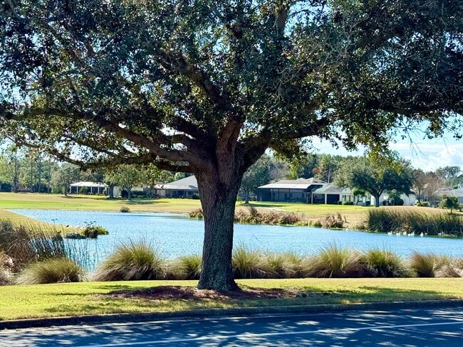 Building Photo - Live The Villages life: 3Bedrooms/2Baths furnished home with all the premier recreation access!