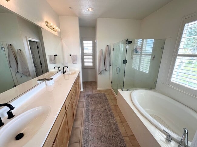 Building Photo - Brentwood 4 bd/2.5 bath with Speakeasy Room behind 2 car garage! Incredible backyard patio, outdo...