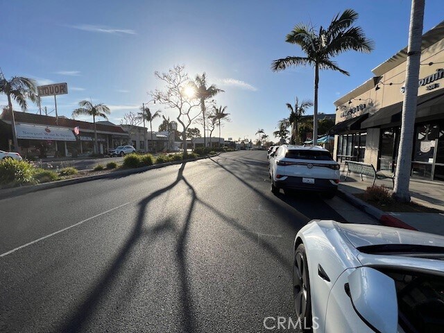 Building Photo - 512 Jasmine Ave