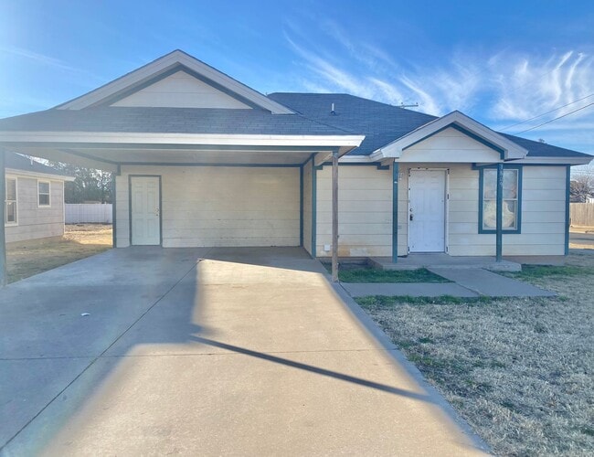 Primary Photo - 3 bed 1.5 bath now available.