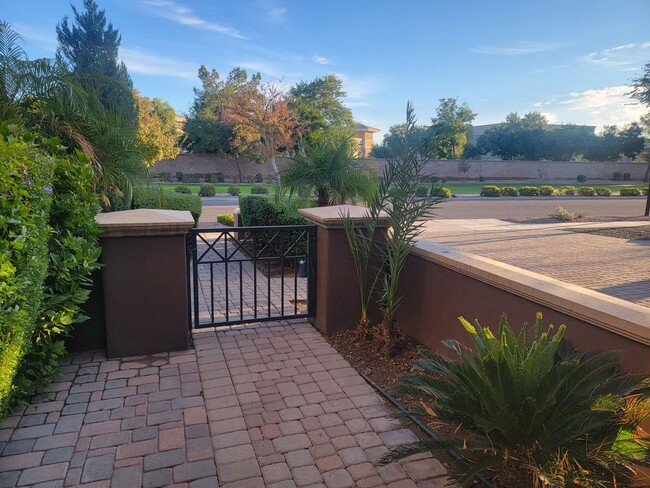 Building Photo - Captivating 5bd 4.5 bth in chandler