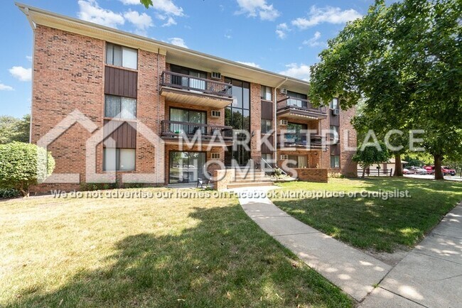 Building Photo - 916 Olive Rd