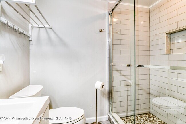 Building Photo - 6 1/2 Embury Ave