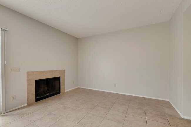Building Photo - 4114 E UNION HILLS Dr