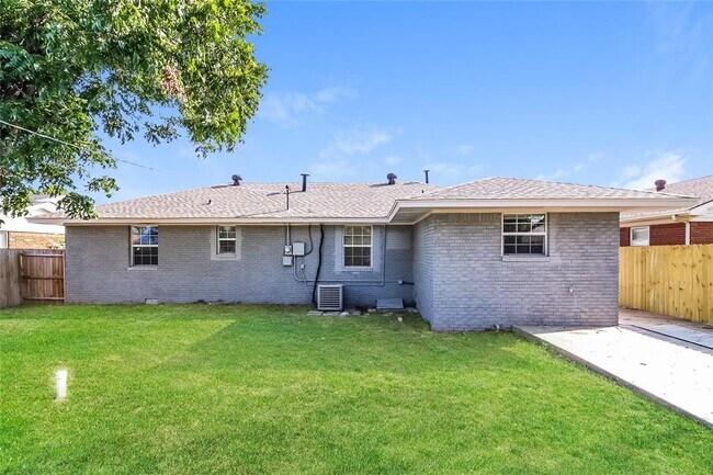Building Photo - 1613 SW 61st Terrace