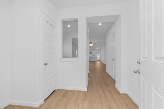 Building Photo - 40723 Mostyn Lake Dr