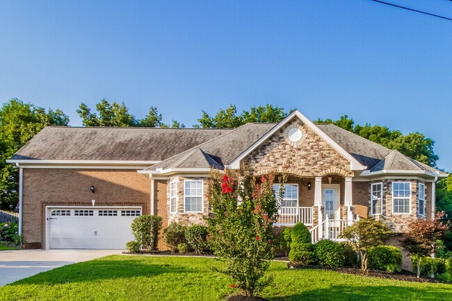 Building Photo - 1067 Windtree Trace