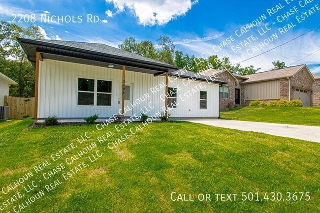 Building Photo - 2208 Nichols Rd