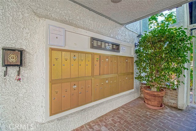 Building Photo - 4950 Louise Ave