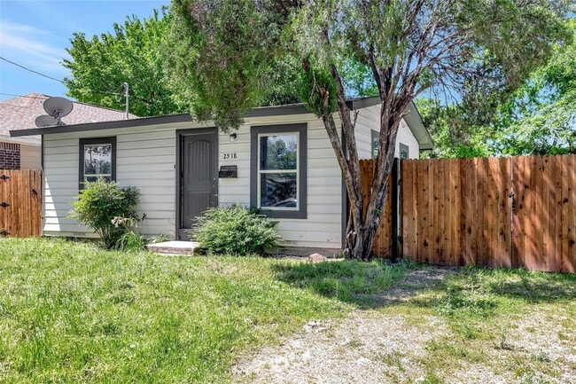 Building Photo - Adorable 2 bed, 1 bath house in Fort Worth