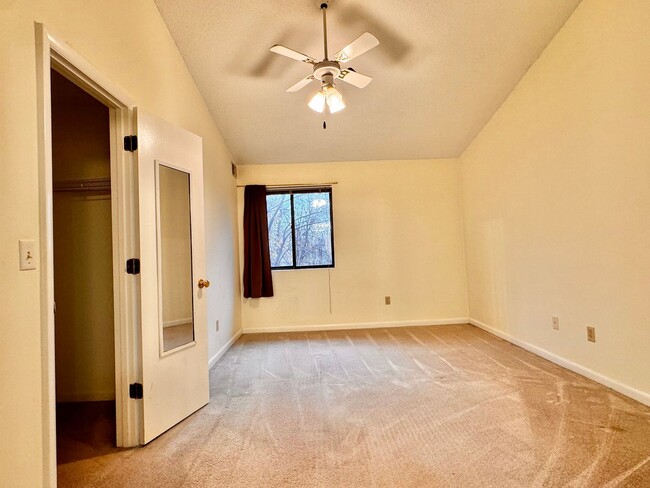 Building Photo - 2 Bedroom/2 Bath Condo near shopping with ...