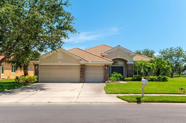 Primary Photo - 4 Bed / 3 Bath Unfurnished Family Home wit...