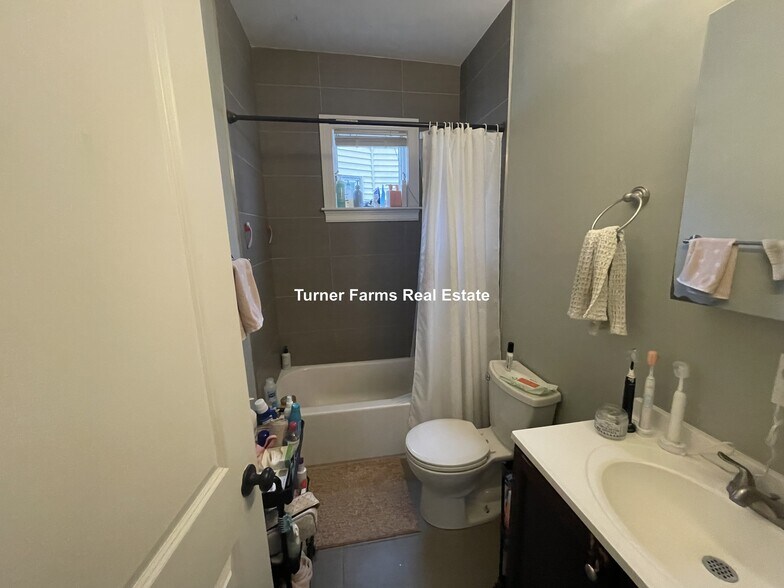 Building Photo - 47 Beech Glen St