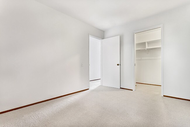 Building Photo - 630 Grand View