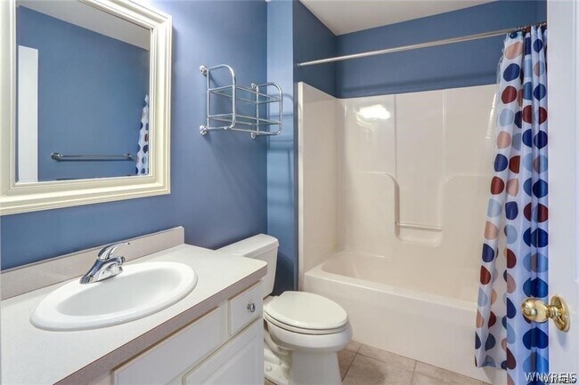 Building Photo - 5558 Martha's Vineyard