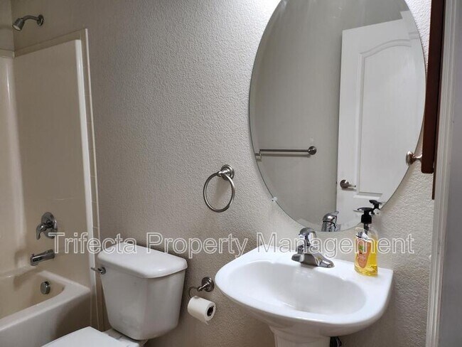 Building Photo - 4101 Crittenton Ln