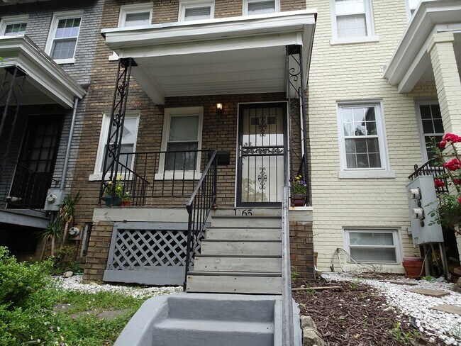 Building Photo - 1165 Abbey Pl NE