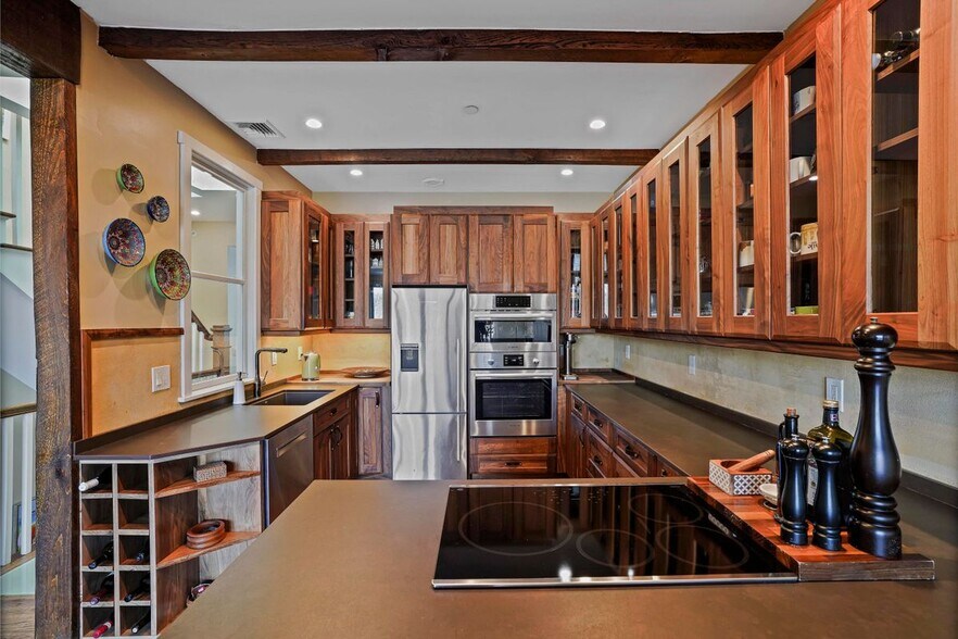 Building Photo - 493 Warburton Ave