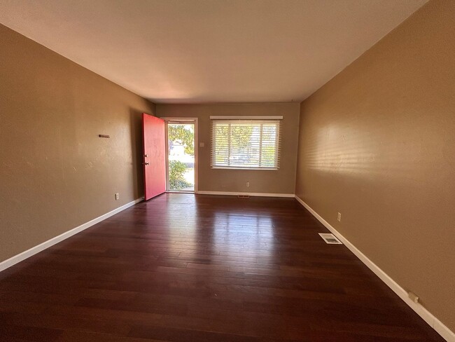 Building Photo - $0 DEPOSIT OPTION, U-HILLS, 4 BED, LARGE A...