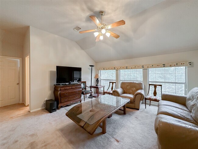 Building Photo - 9402 Brentwood Lakes Cir