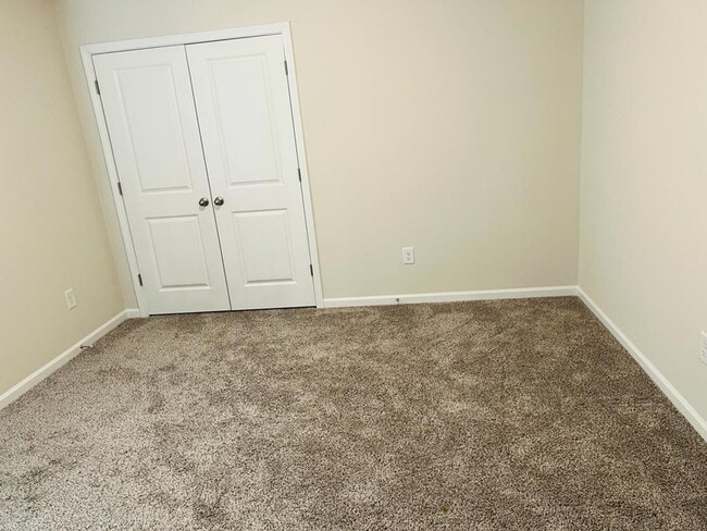 Building Photo - 280 Brook Farm Ln