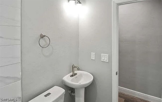 Building Photo - 5457 Ninth Ave