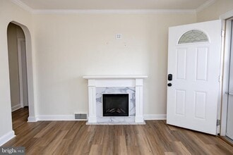 Building Photo - 130 7th Ave