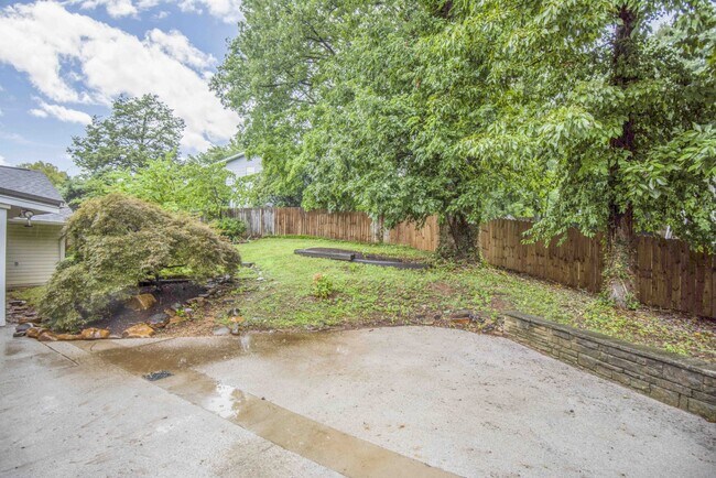 Building Photo - 11144 Pleasant Forest Dr