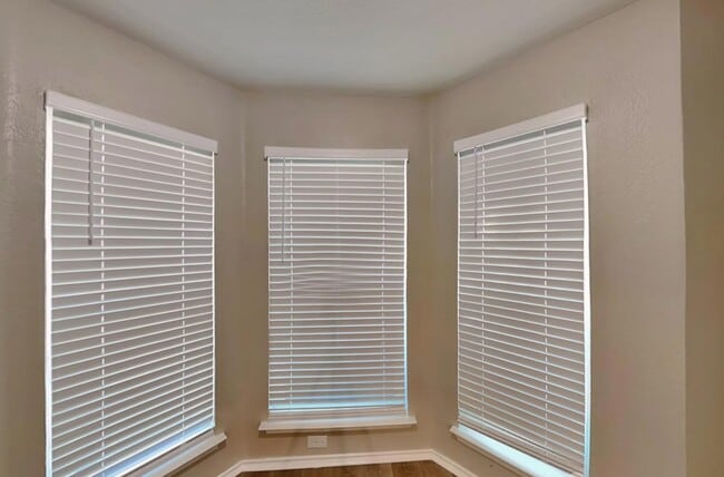 Building Photo - Contemporary 3-Bedroom Gem with Open-Plan Design