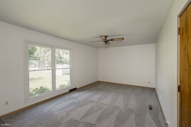 Building Photo - 3 br, 1.5 bath House - 321 Rowe Drive