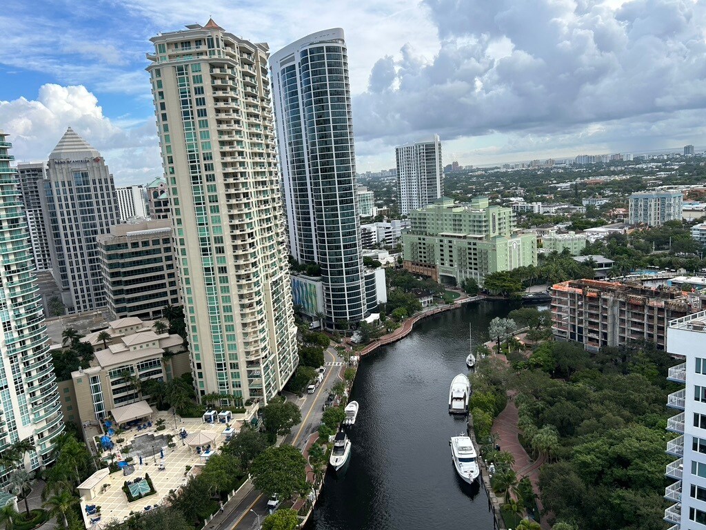 Building Photo - 511 SE 5th Ave