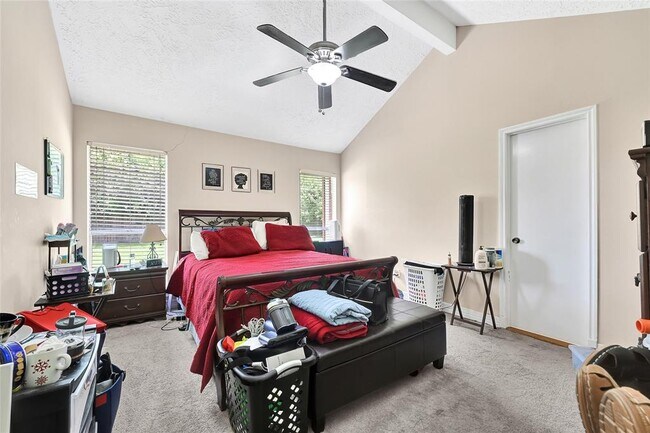 Building Photo - 2215 Saradon Dr