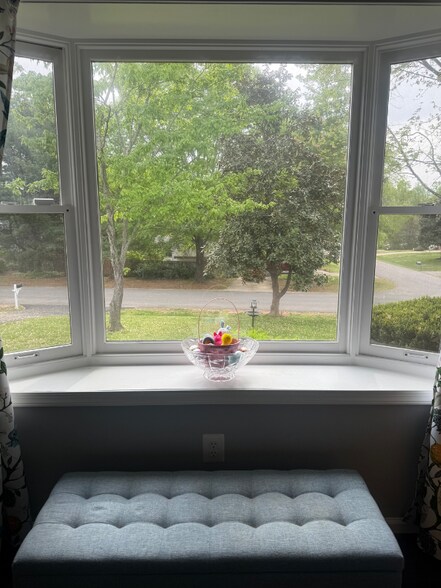 Building Photo - 301 Inglewood Dr