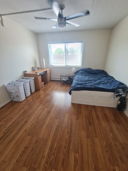 Building Photo - 215 E Naperville Rd