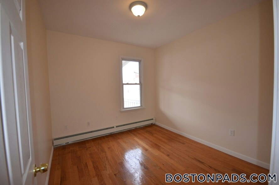 Building Photo - 16 Chelsea St