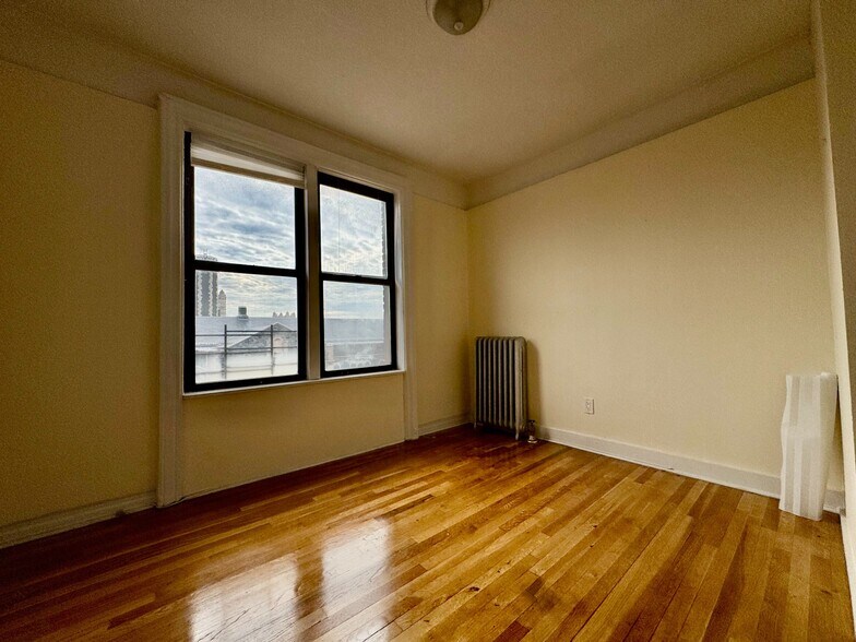 Building Photo - 500 W 140th St