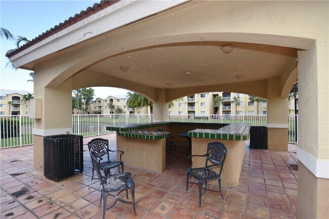 Building Photo - 2640 S University Dr