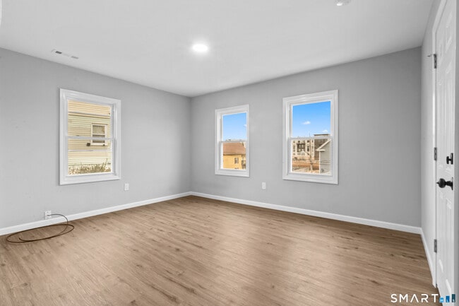 Building Photo - 173 Shaw St