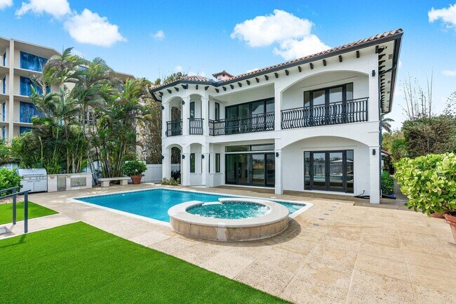 Building Photo - 1 1st Ave S