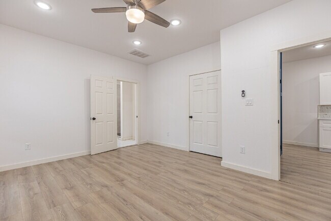Building Photo - 1010 Burnet St