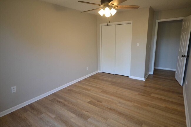 Building Photo - 412 West University