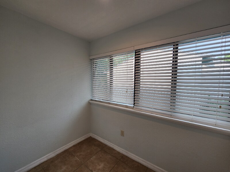 Building Photo - 4437 Rayfield Dr