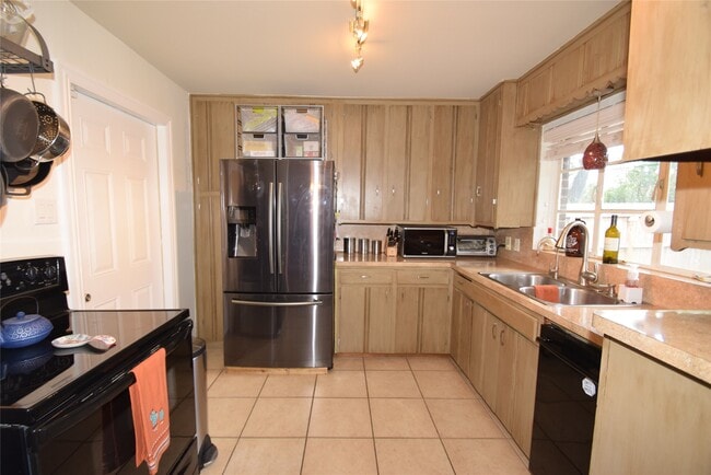 Building Photo - 1130 Stonecrest Dr