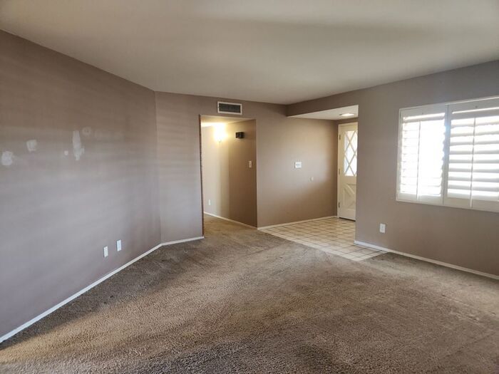 Building Photo - 4330 W Royal Palm Rd