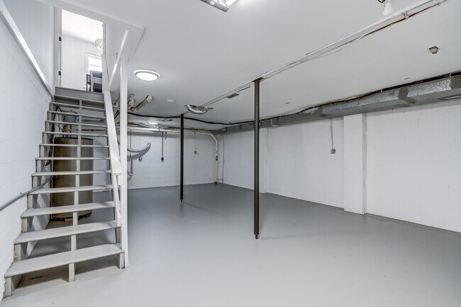 Building Photo - Completely Renovated 3 Bedroom Belmont Townhome Available Now!