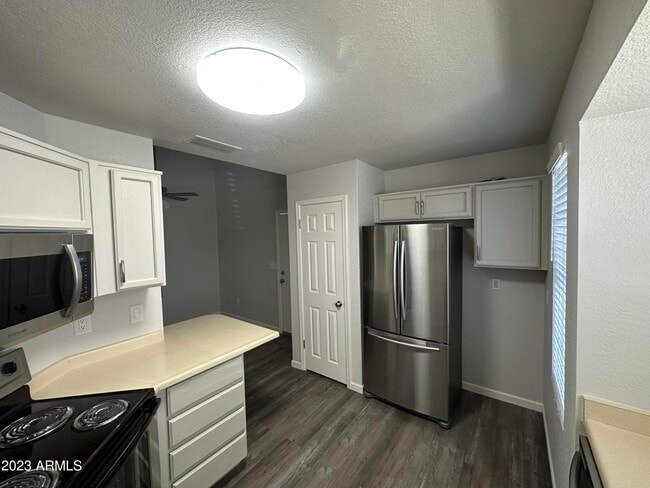 Building Photo - 314 E Hartford Ave