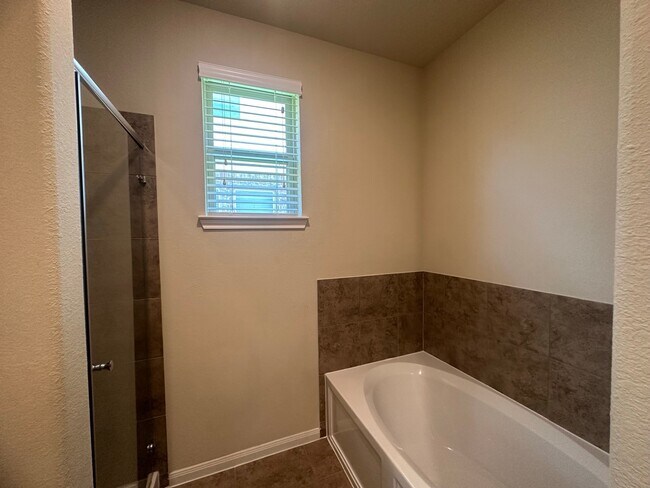 Building Photo - 482 Terra Vis Cir