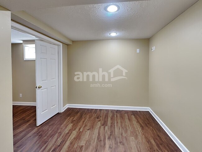 Building Photo - 1001 Vixen Dr