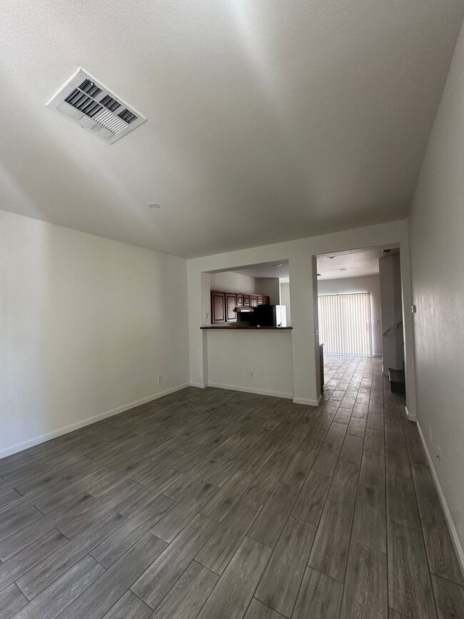 Building Photo - 3 Bedroom Home in the SW!