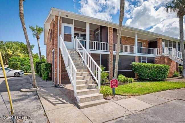 Building Photo - 22 Comares Ave
